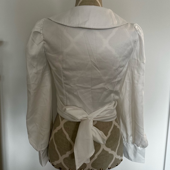 Brand new never worn white wrap top with a beautiful bow tie back - Picture 2 of 2